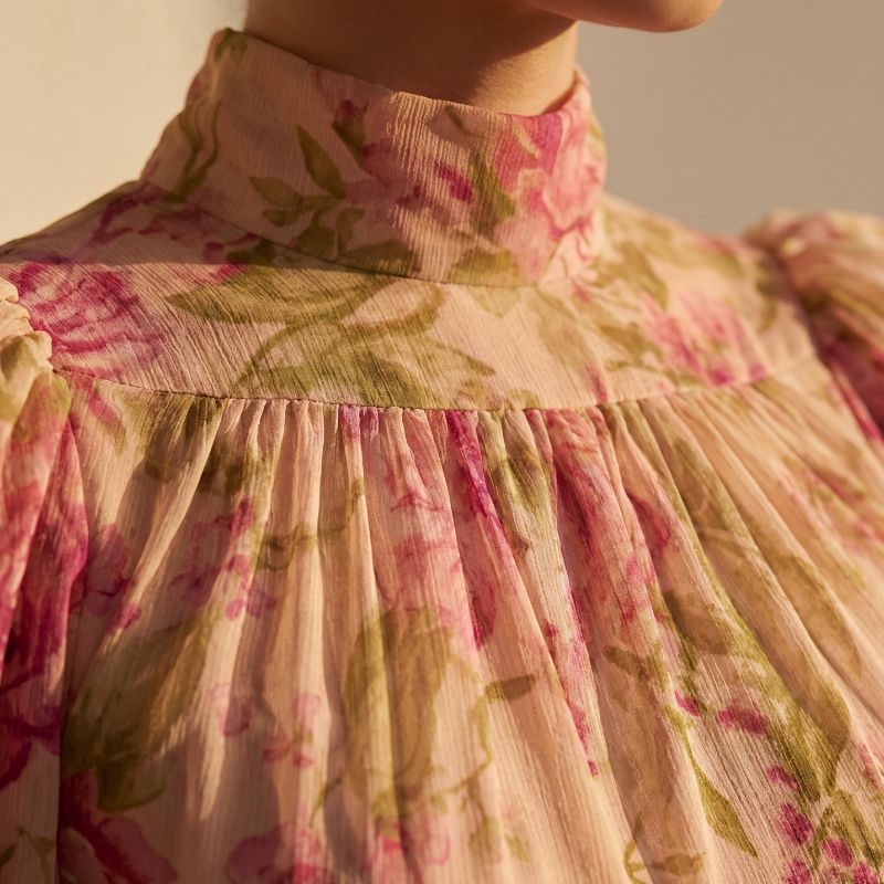 GIRNA | VESTIDO AJUSTADO CON VOLANTE